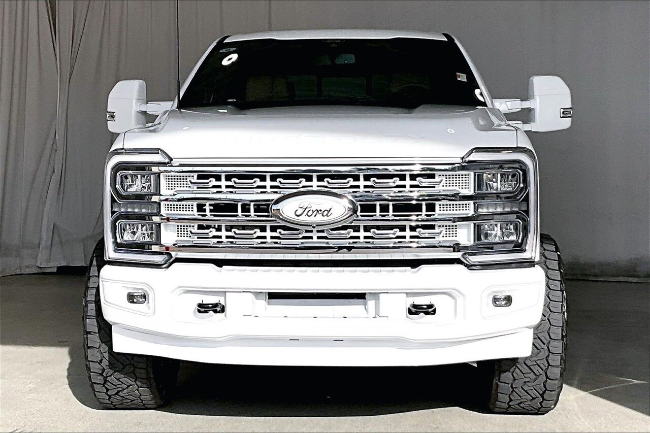 2026 Ford F-250 Lariat photo 2