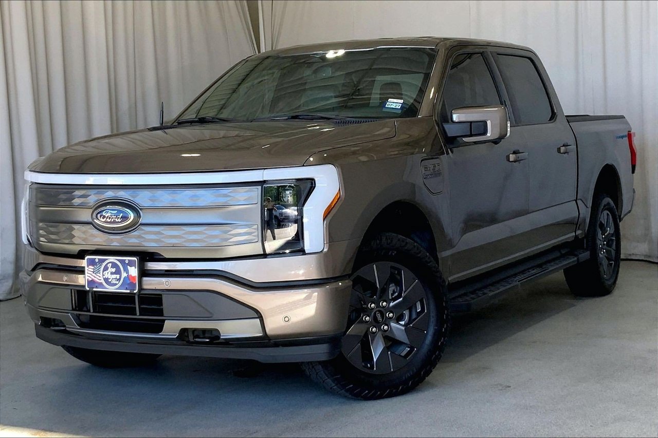 Used 2023 Ford F-150 Lightning Lariat with VIN 1FTVW1EL8PWG18512 for sale in Jersey Village, TX