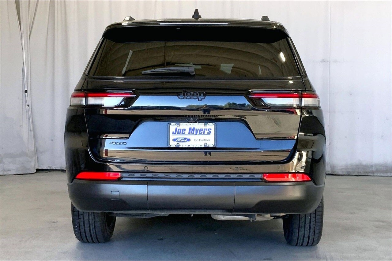 2023 Jeep Grand Cherokee Altitude photo 3