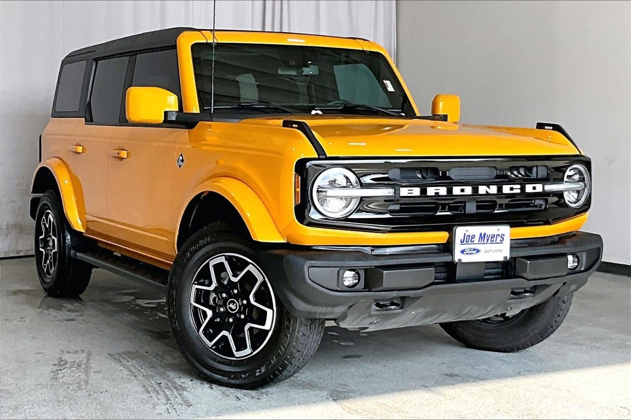2022 Ford Bronco Outer Banks's photo