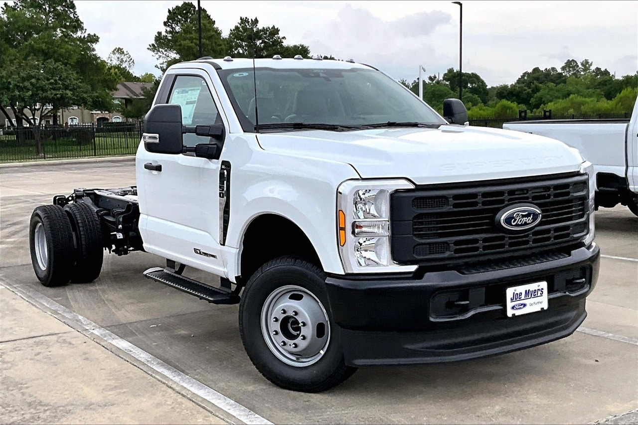 2025 Ford F-350 Super Duty Chassis Cab XL - Photo 15