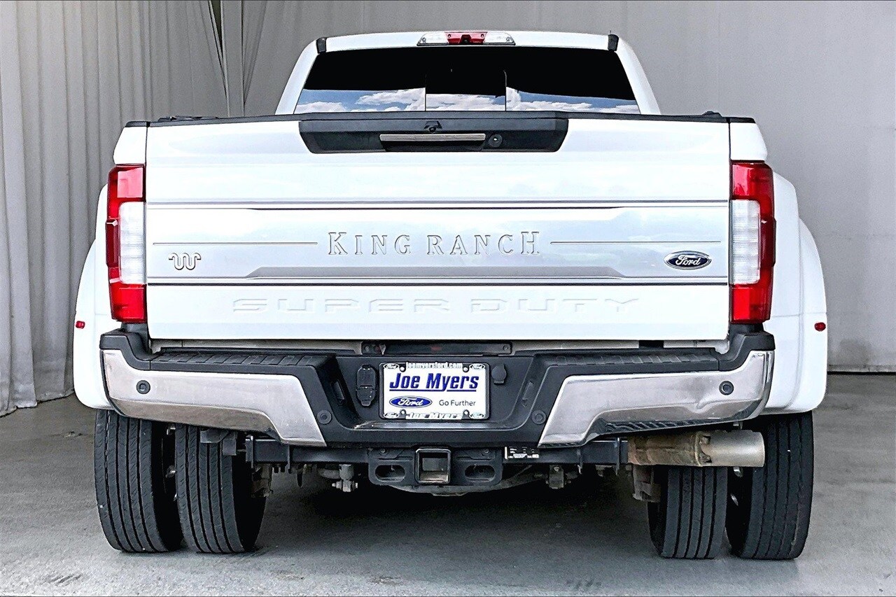 2017 Ford F-450 photo 4