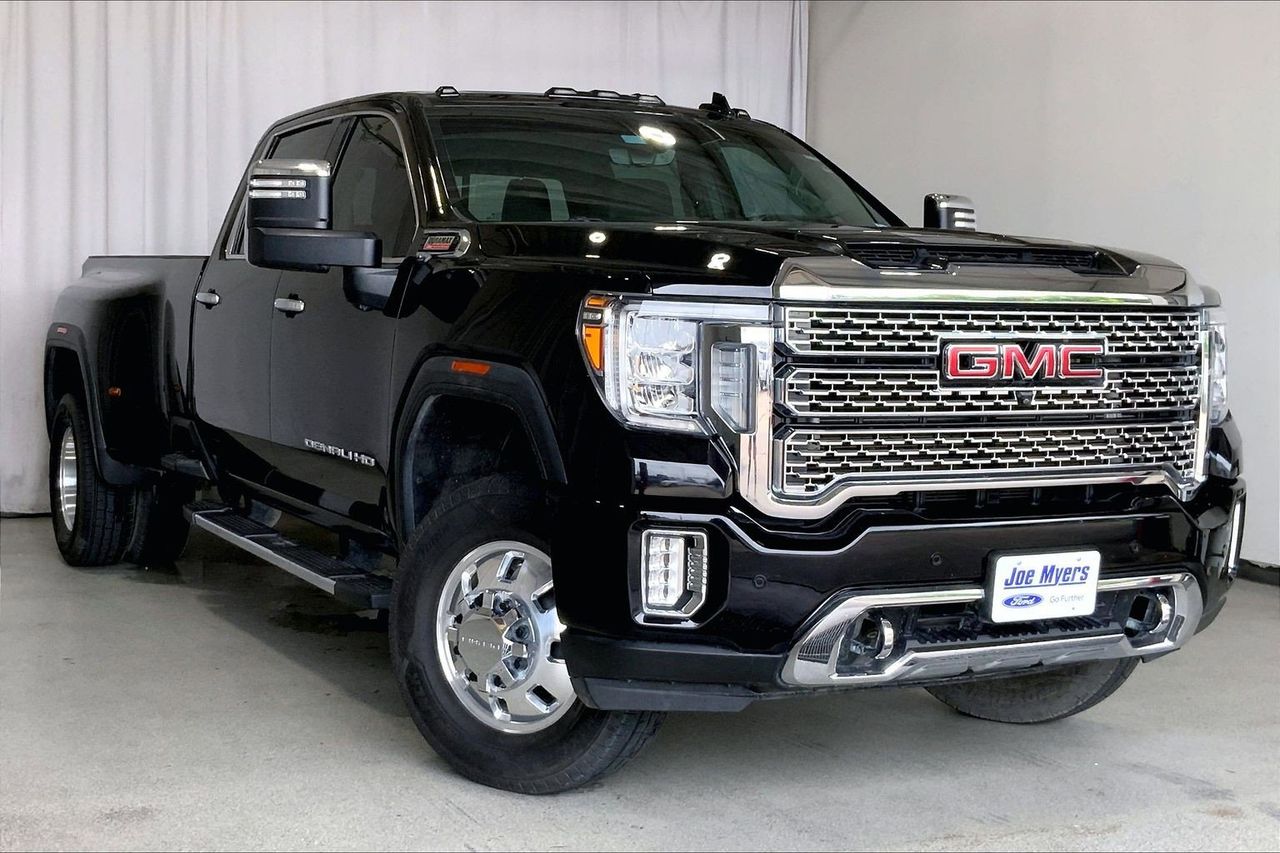 2023 GMC Sierra 4WD Crew Cab Long Box DRW Denali's photo