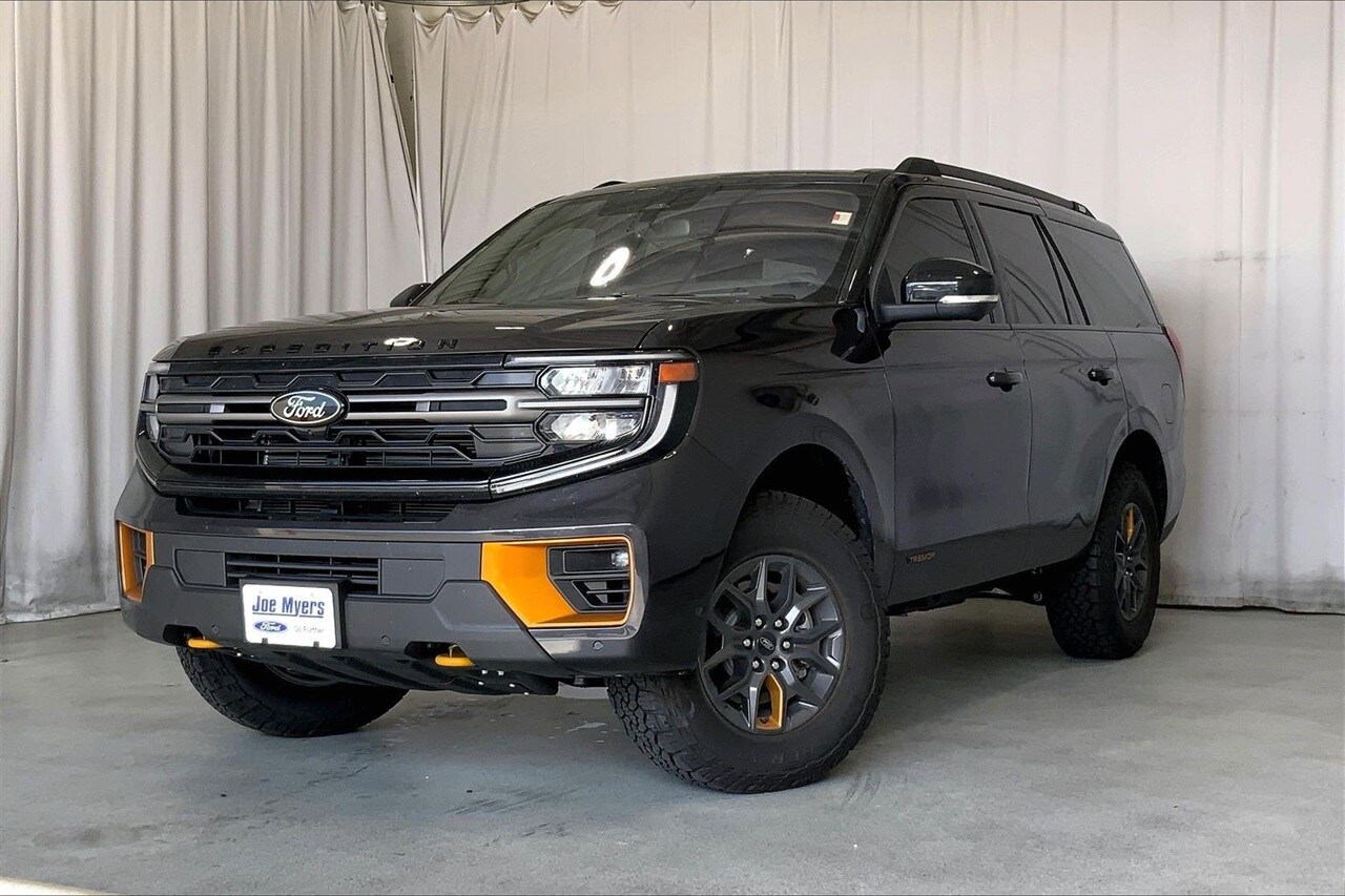 2025 Ford Expedition photo 2