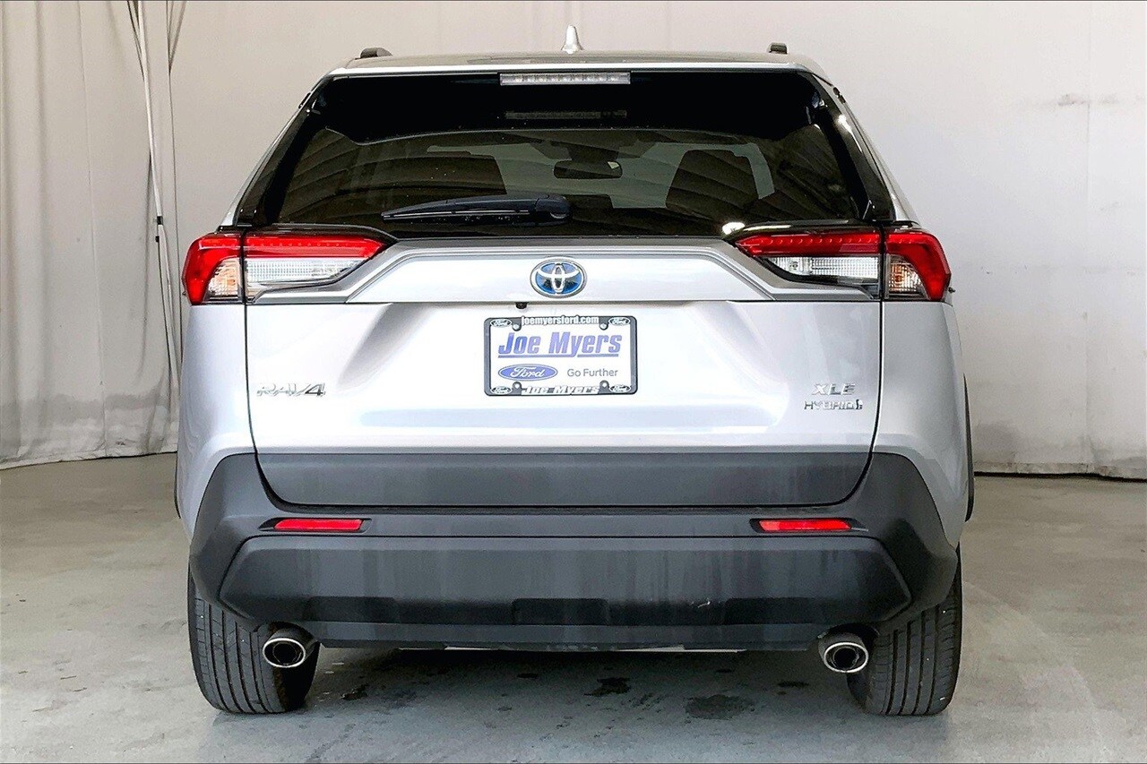 2022 Toyota RAV4 Hybrid XLE photo 4