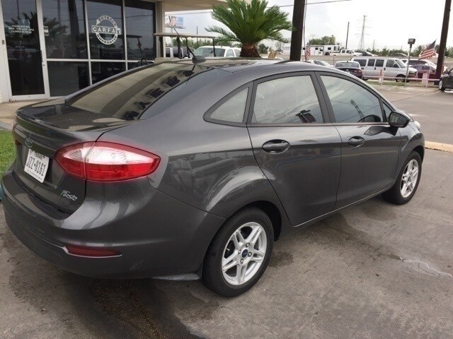 2017 Ford Fiesta SE Sedan's photo
