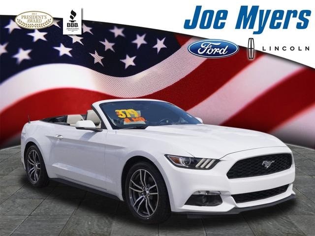2017 Ford Mustang EcoBoost Convertible Premium's photo