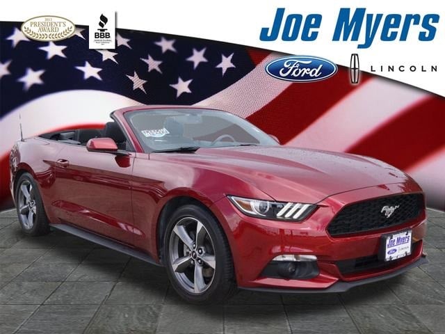 2017 Ford Mustang V6 Convertible's photo