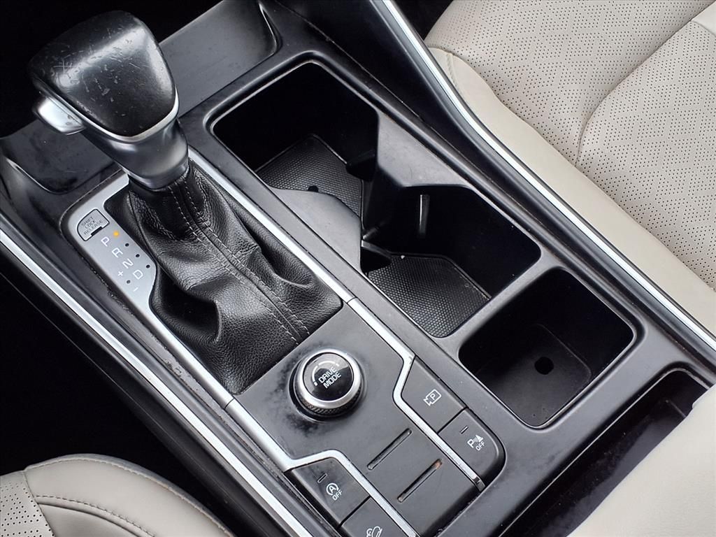 Used 2022 Sparkling Silver Kia S image 23