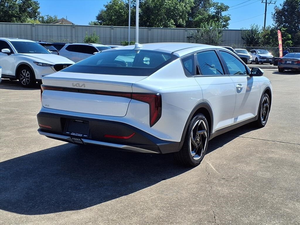 2025 Kia K4 EX photo 3