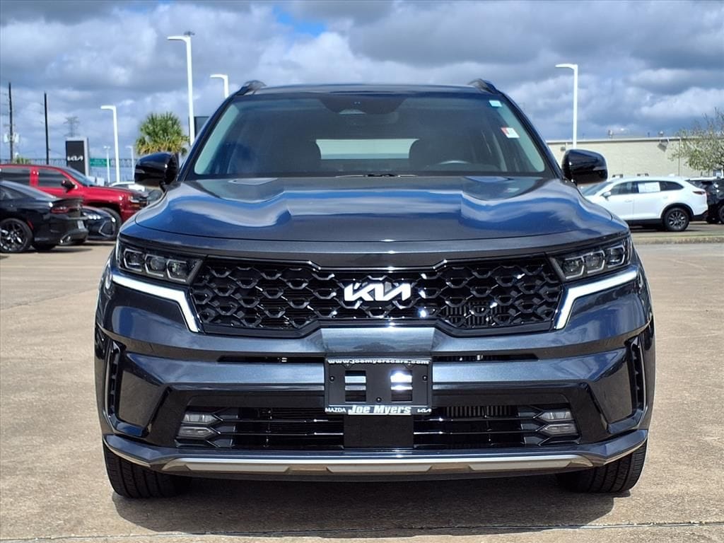 Certified Used 2023 Gravity Gray Kia SX image 3