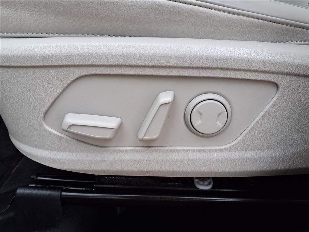 Used 2022 Sparkling Silver Kia S image 29