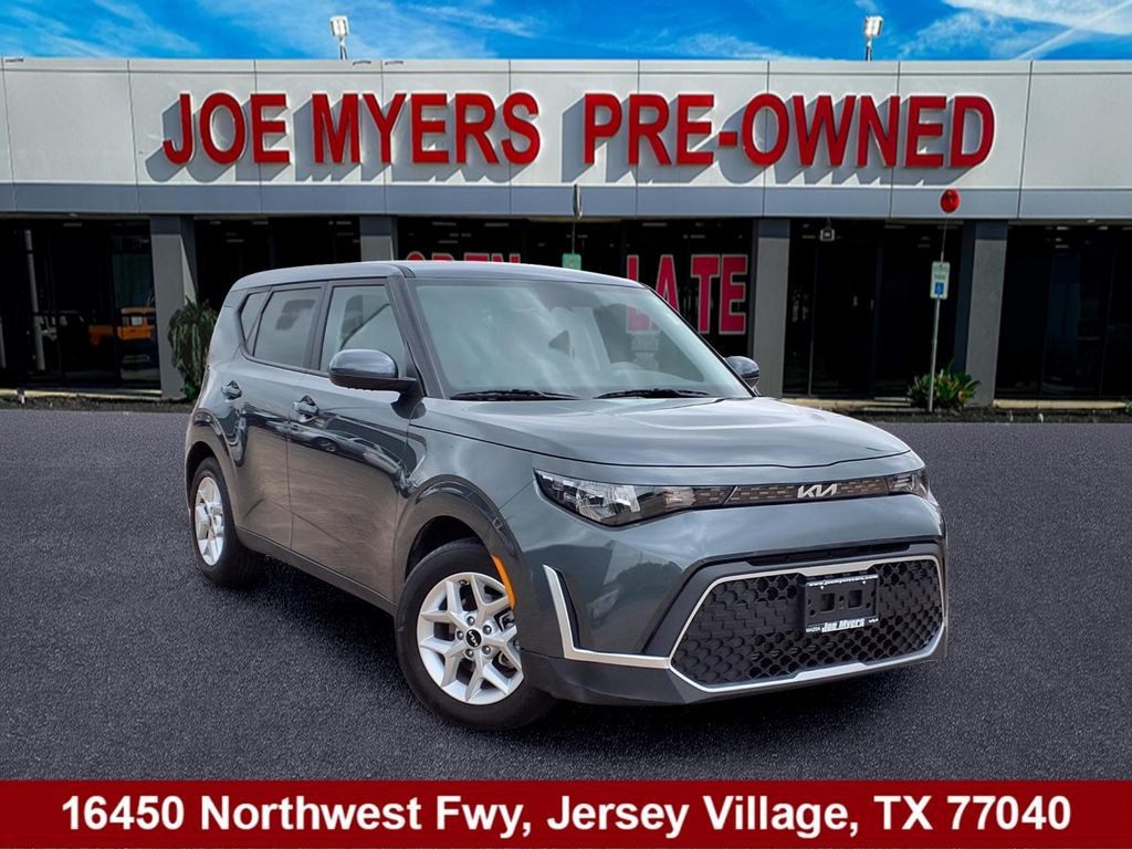 Gravity Gray 2023 Kia Soul LX FWD SUV / Crossover Front-Wheel Drive Continuously Variable Transmission