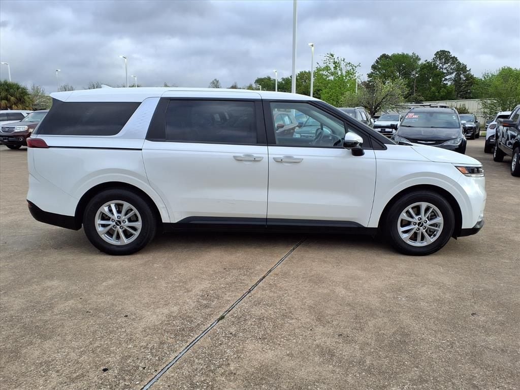 Used 2024 Snow White Pearl Kia LX Seat Package image 6