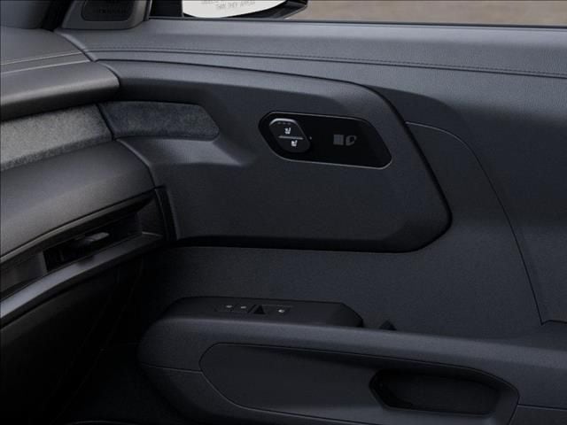 New 2027 Glacial White Pearl Kia X-Line SX image 25