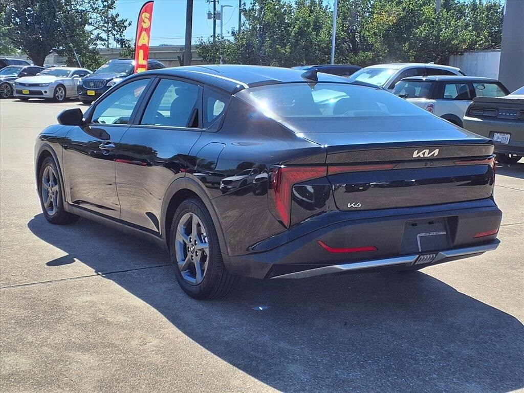 2025 Kia K4 LXS photo 3