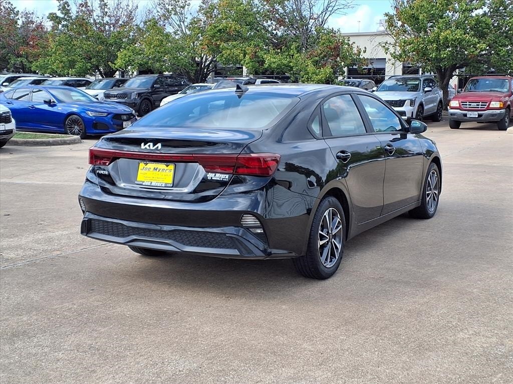 2023 Kia Forte LXS photo 4