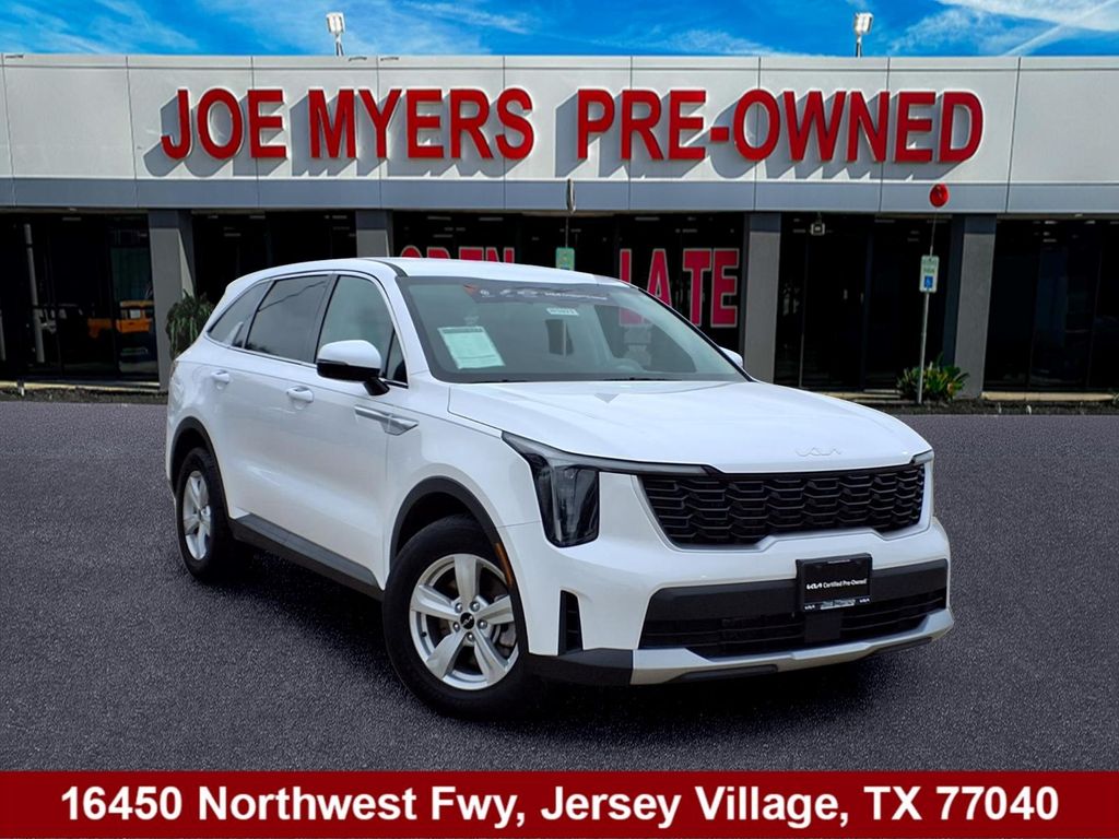 2026 Kia Sorento LX AT's photo