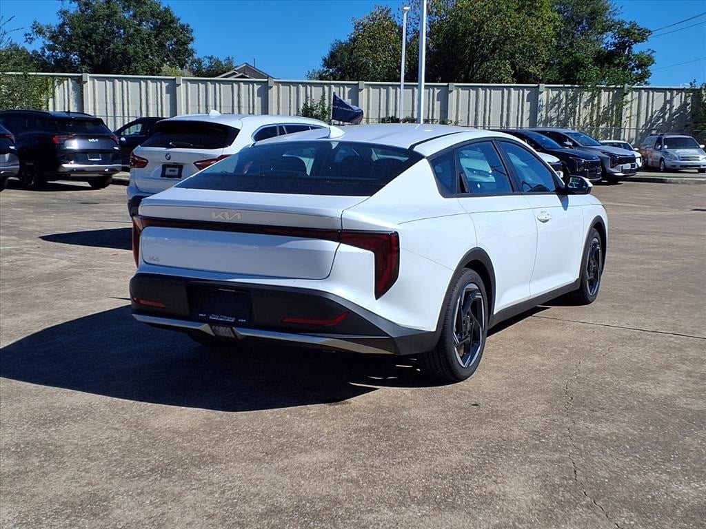 2025 Kia K4 EX photo 3
