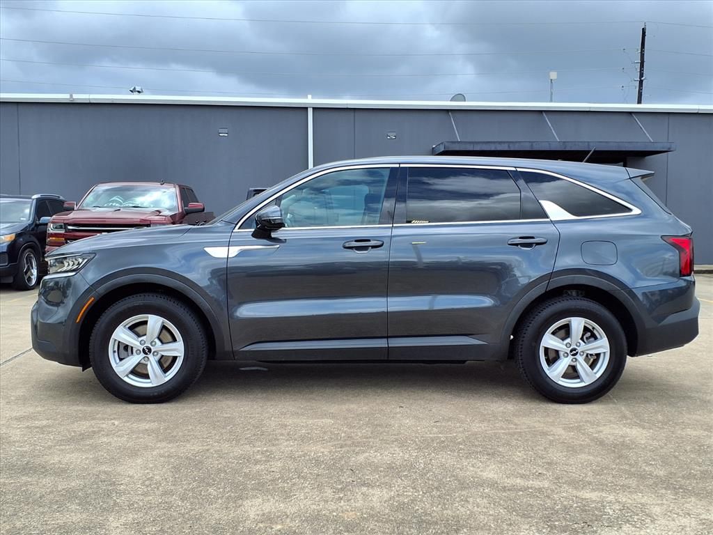 Certified Used 2022 Gravity Gray Kia LX image 5