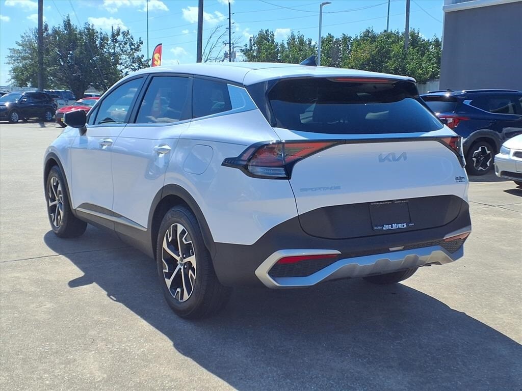 2024 Kia Sportage EX photo 2