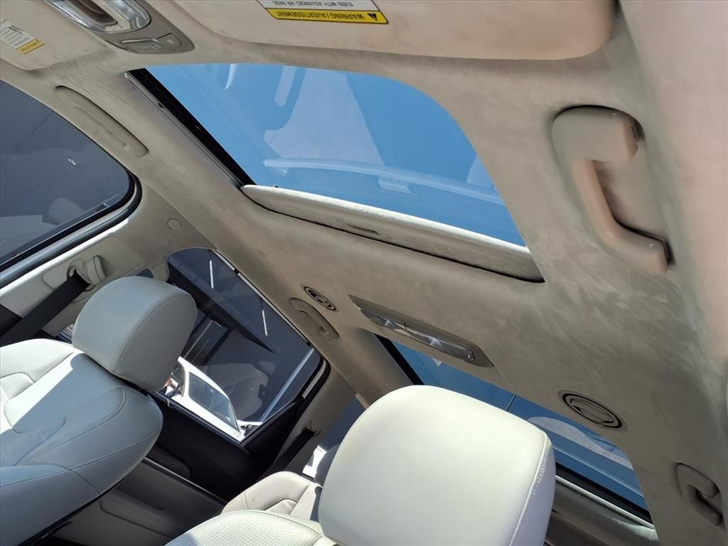 Used 2022 Glacial White Pearl Kia SX image 8