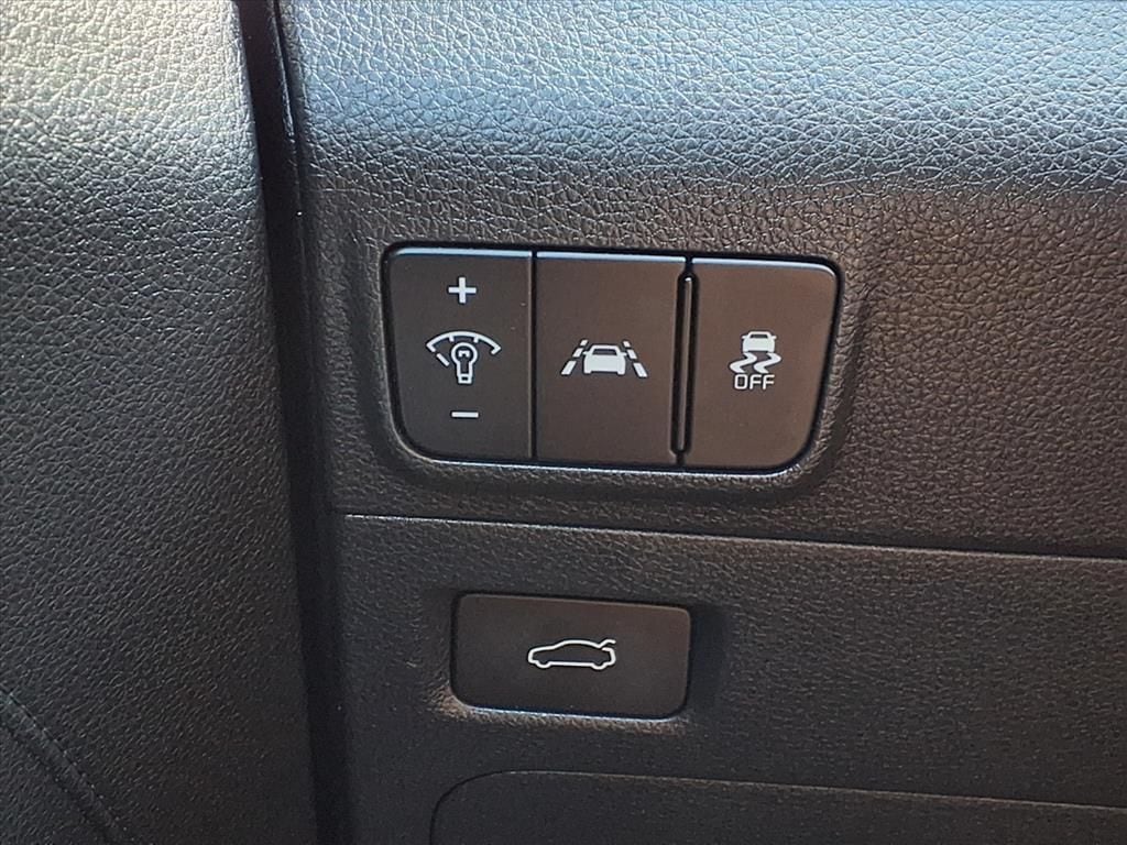 Certified Used 2022 Glacial White Pearl Kia GT-Line image 23