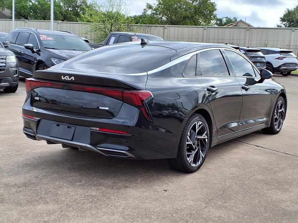 Certified Used 2025 Aurora Black Pearl Kia GT-Line image 4