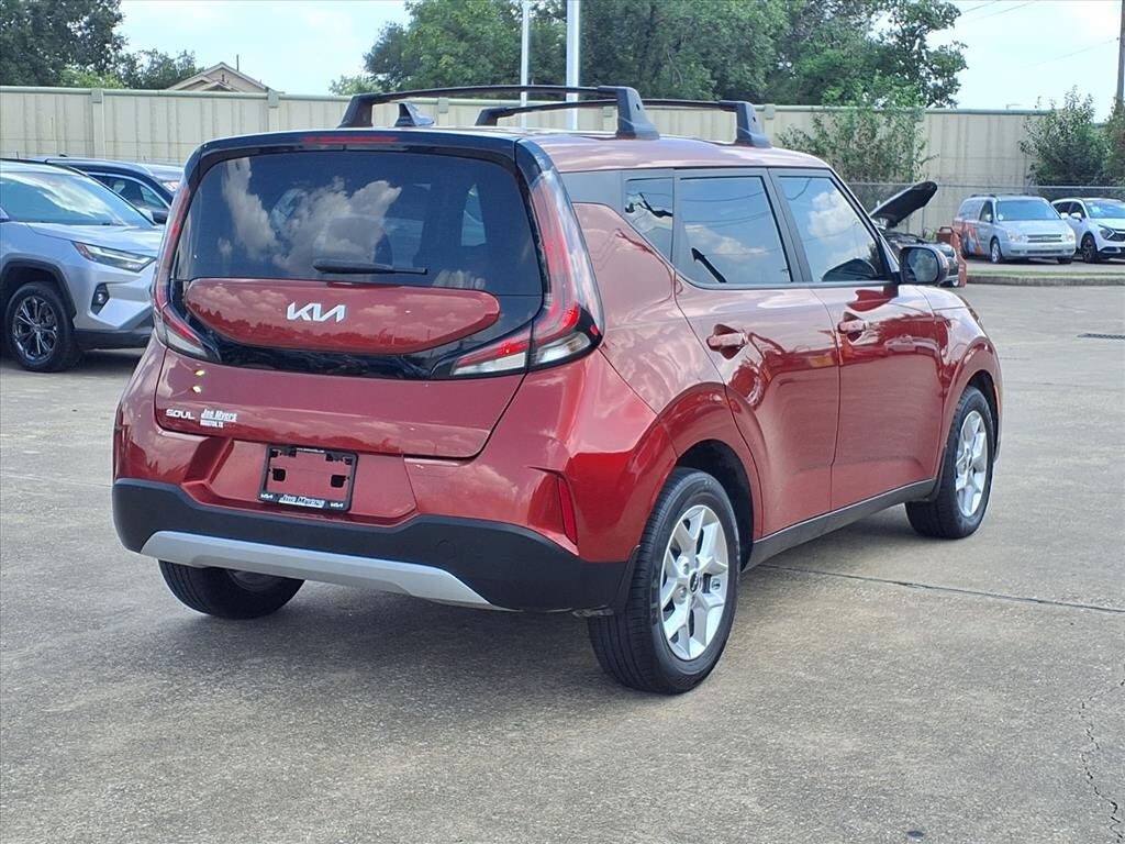 2023 Kia Soul S photo 3