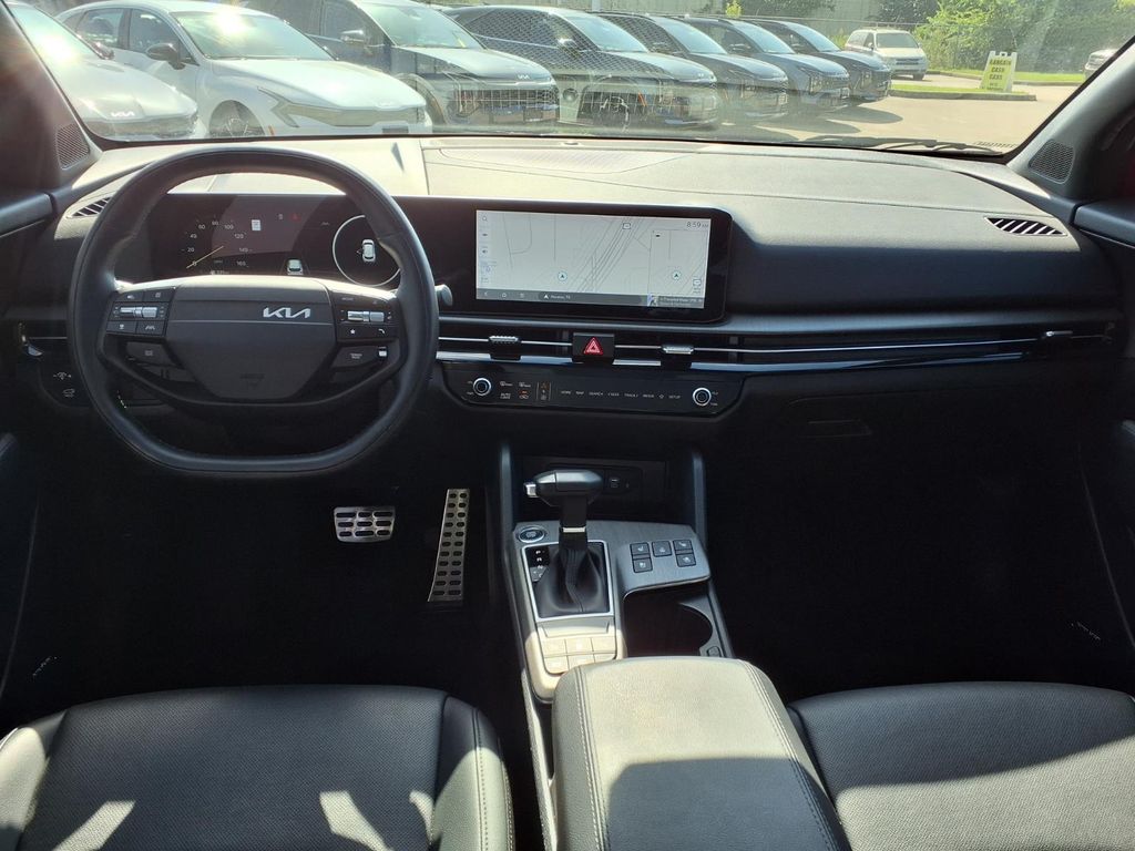 New 2026 Runway Red/Black Roof Kia X-Pro Prestige image 9