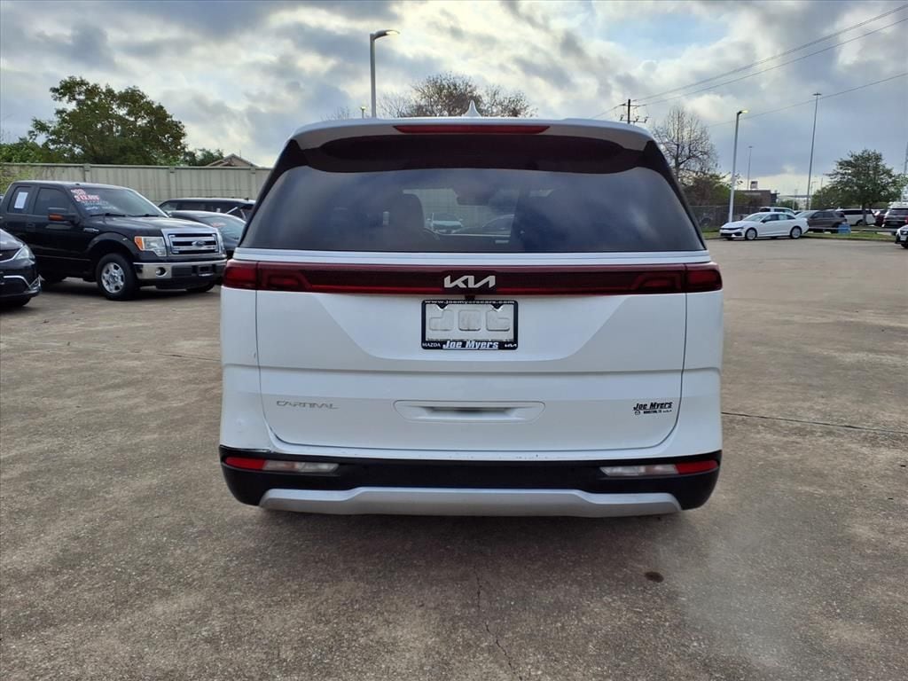 Used 2024 Snow White Pearl Kia LX Seat Package image 8