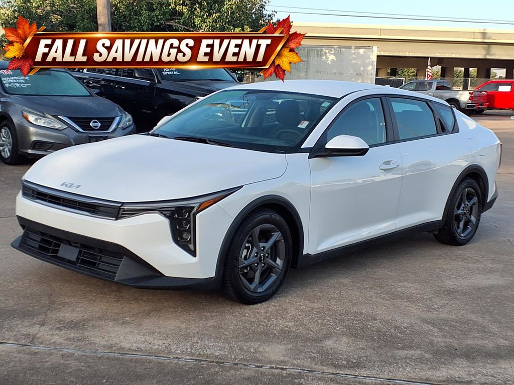 Certified Used 2025 Snow White Pearl Kia LXS image 3