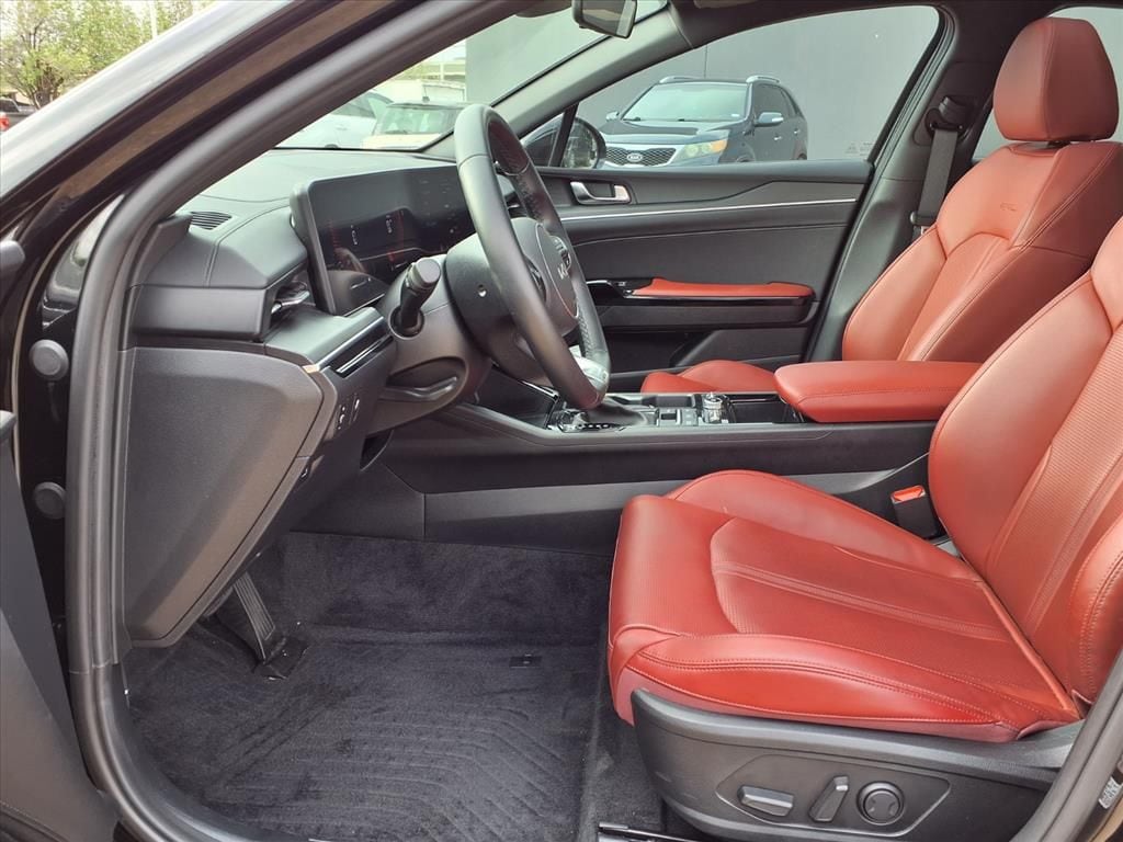 Certified Used 2025 Aurora Black Pearl Kia GT-Line image 11