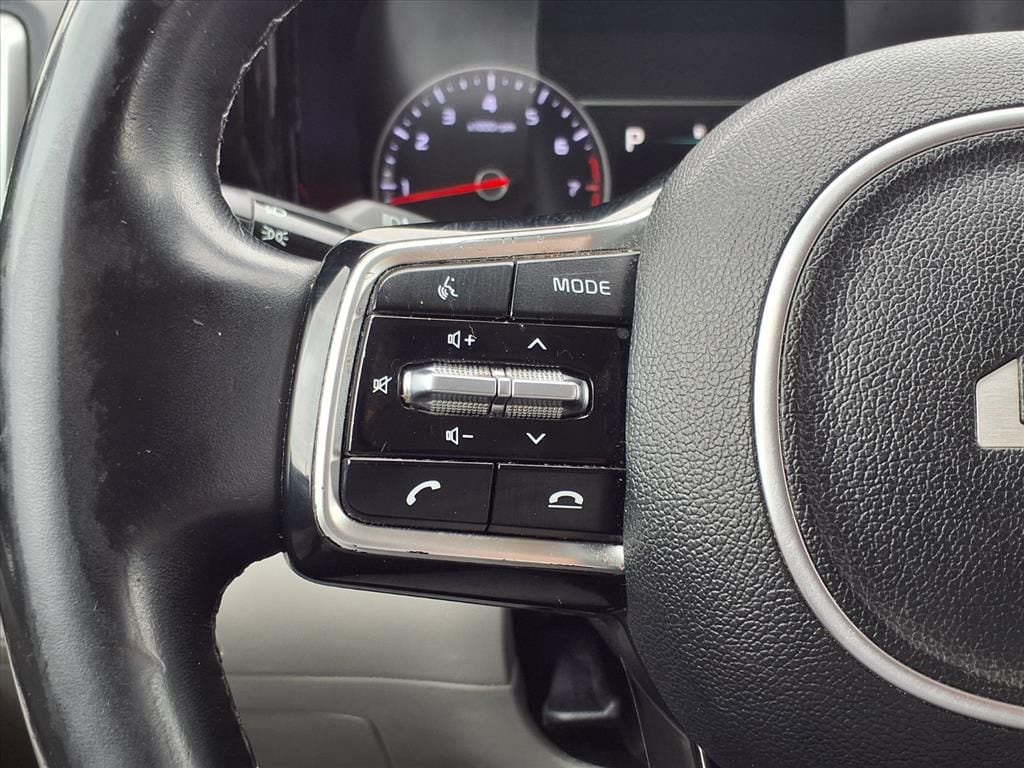 Used 2022 Sparkling Silver Kia S image 18