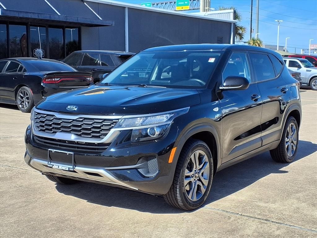 Used 2021 Cherry Black Kia LX image 3