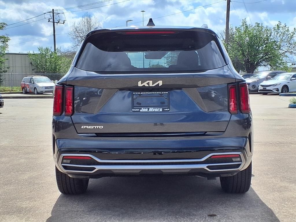 Certified Used 2023 Gravity Gray Kia SX image 6