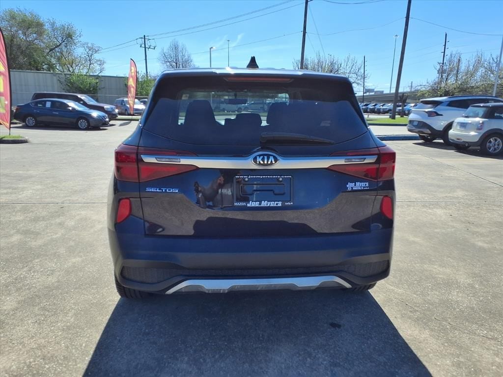 Used 2021 Cherry Black Kia LX image 8