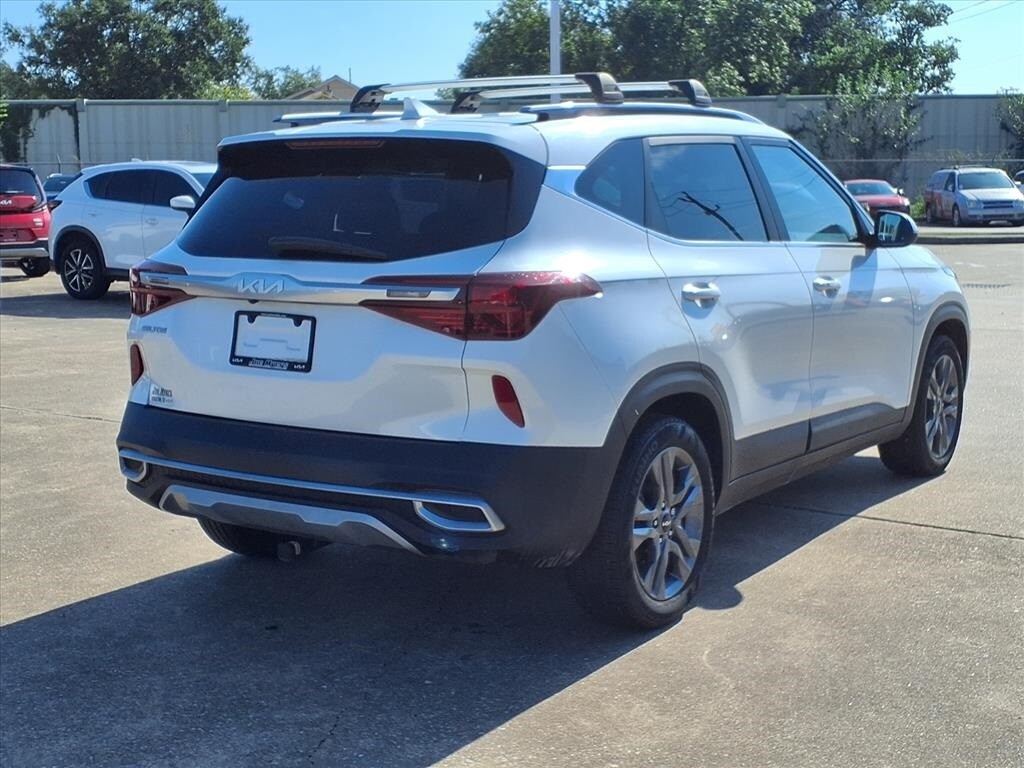 2023 Kia Seltos S photo 2