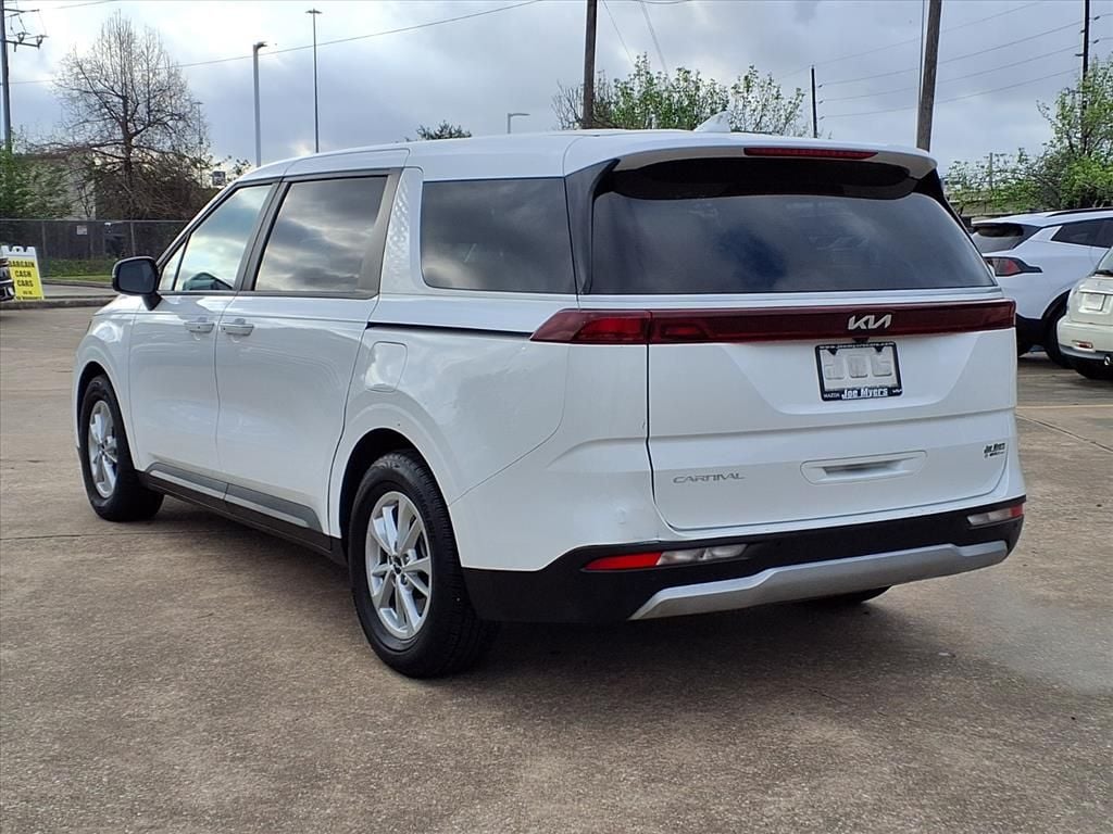 Used 2024 Snow White Pearl Kia LX Seat Package image 2