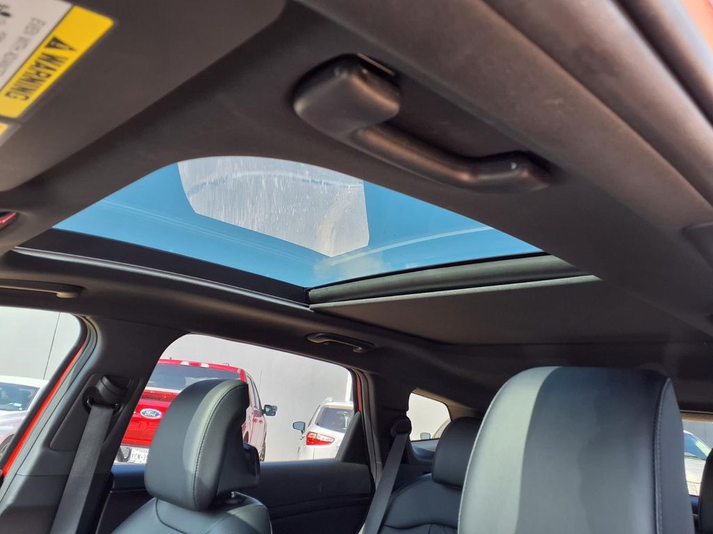 New 2026 Runway Red/Black Roof Kia X-Pro Prestige image 10