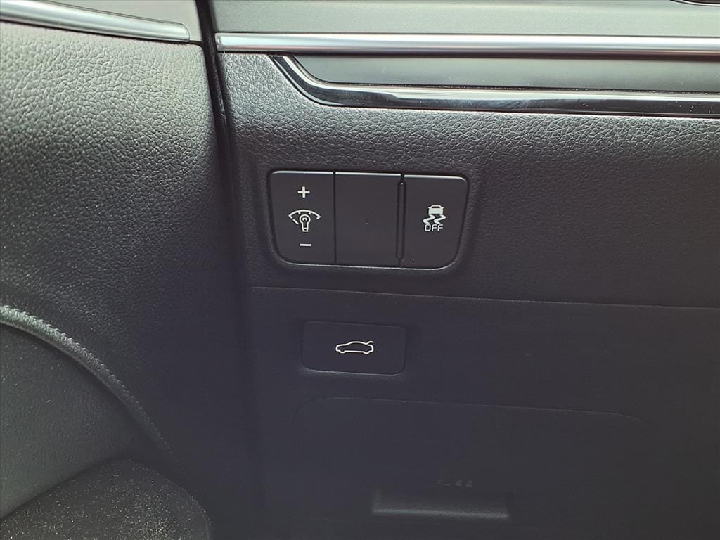 Certified Used 2025 Aurora Black Pearl Kia GT-Line image 26