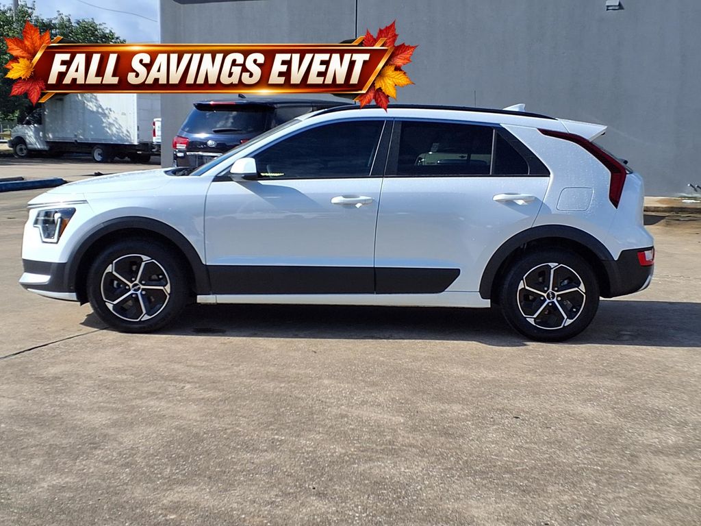 Certified Used 2024 Snow White Pearl Kia LX image 5