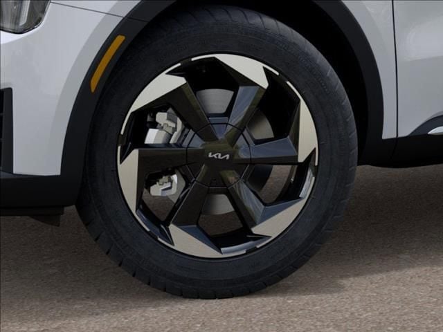 New 2026 Snow White Pearl Kia EX image 9