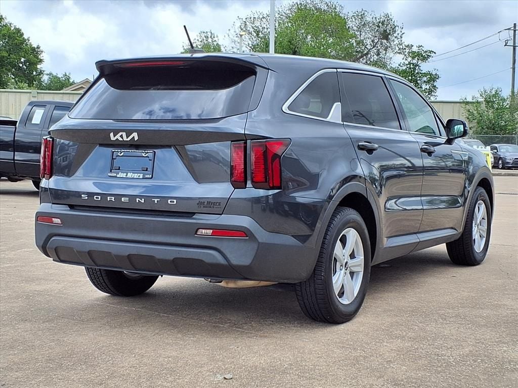 Certified Used 2022 Gravity Gray Kia LX image 7