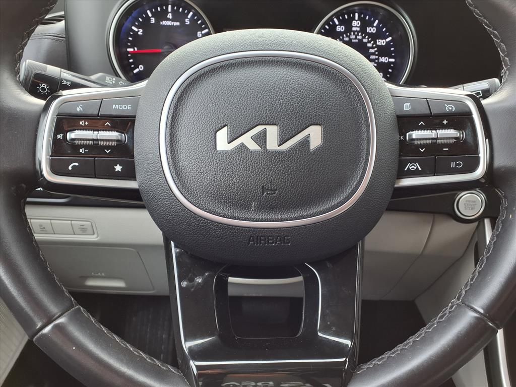 Used 2024 Snow White Pearl Kia LX Seat Package image 16