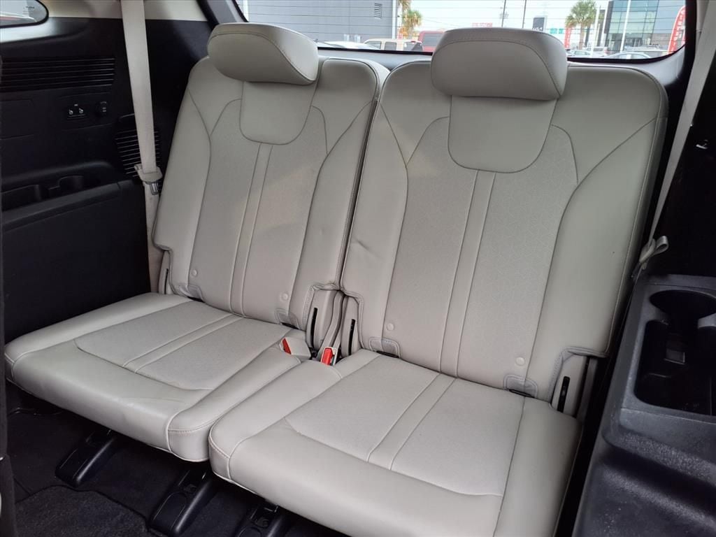 Used 2022 Sparkling Silver Kia S image 11