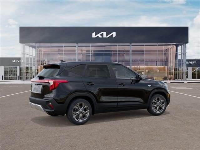 New 2026 Fusion Black Kia LX image 6