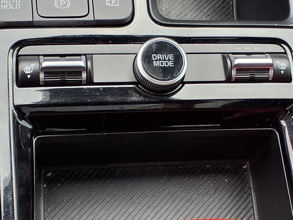 Certified Used 2025 Aurora Black Pearl Kia GT-Line image 15