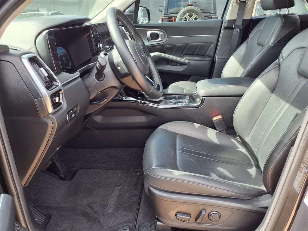 Certified Used 2023 Gravity Gray Kia SX image 10