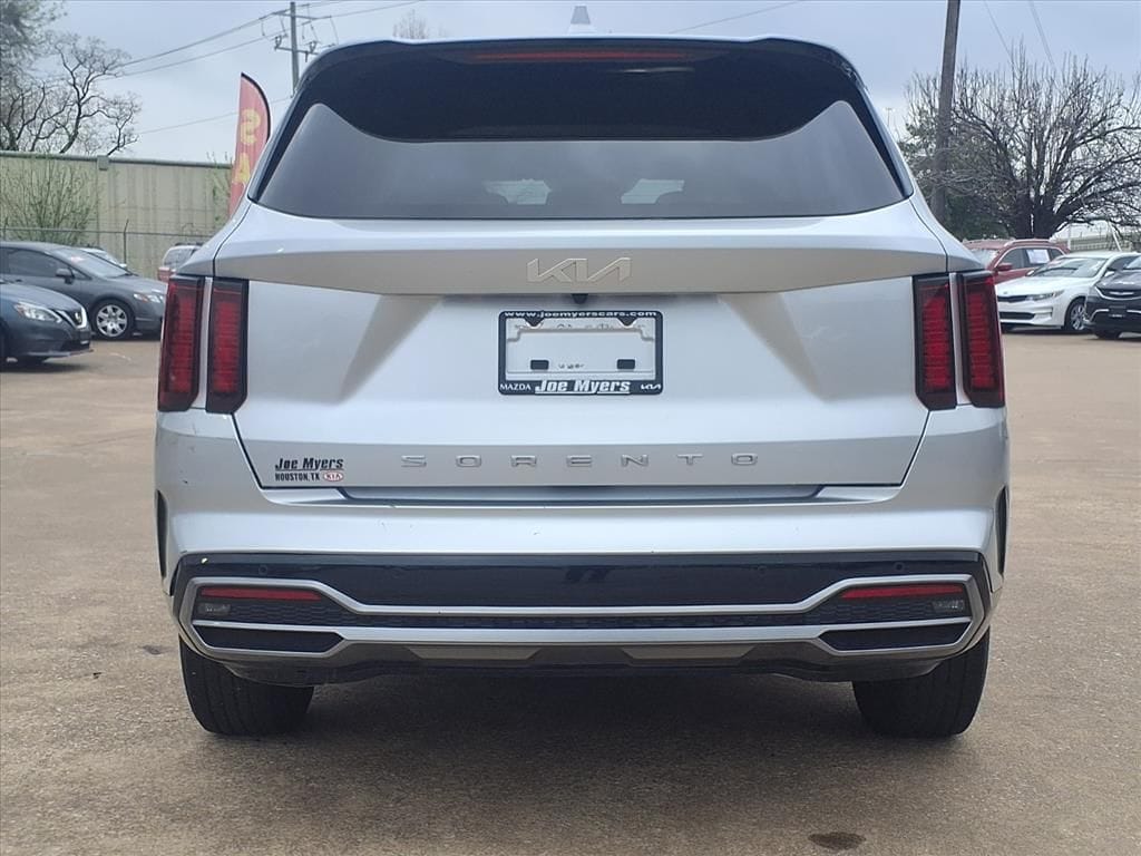 Used 2022 Sparkling Silver Kia S image 7